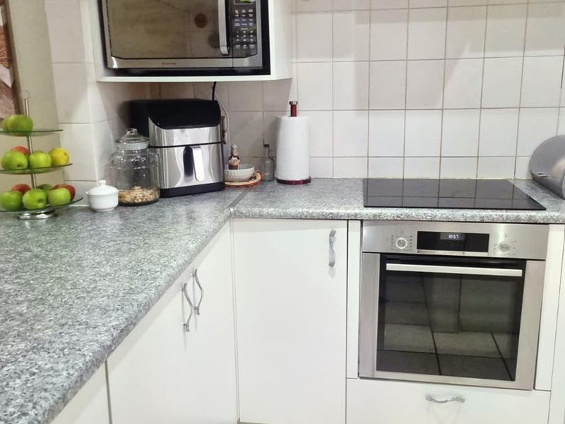 Modern 2 Bedroom semi detached home, Tygerdal, Goodwood - Photo 8