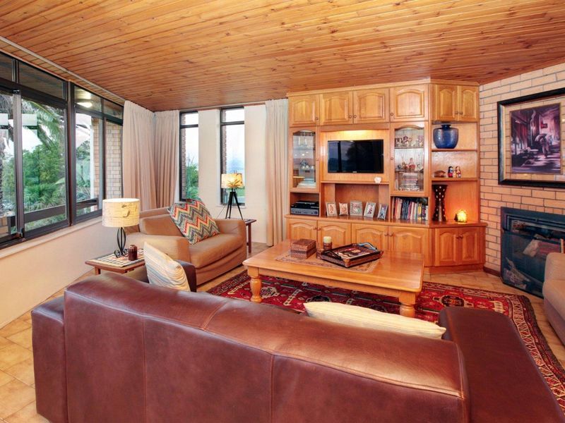 Large 4 Bedroom Home with 1 bedroom apartment to let In Welgemoed - Photo 9