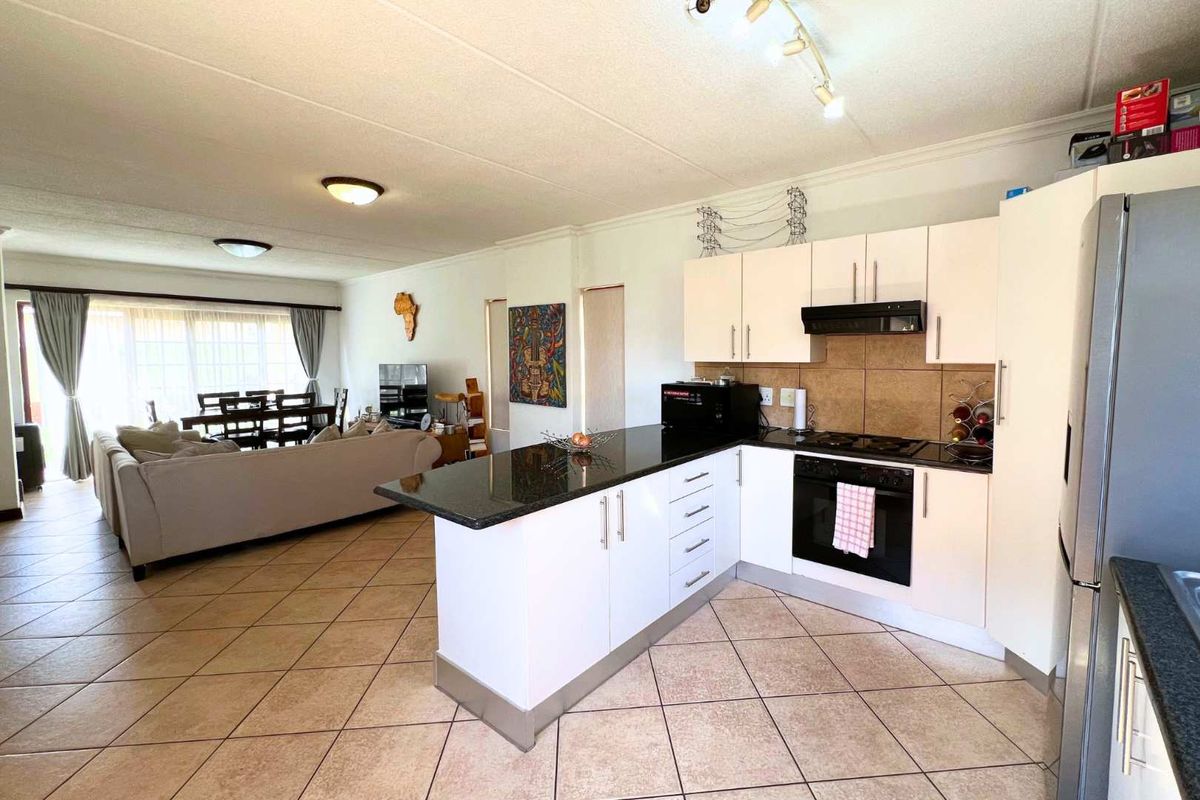 Two Bedroom townhouse to let in Montana - Photo 3