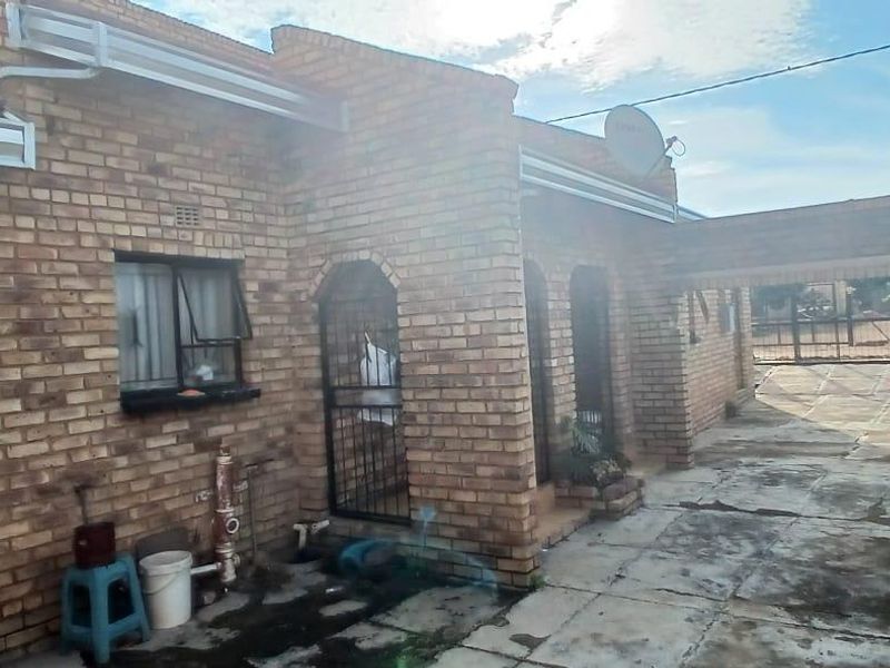 Soshanguve Delight: 3 Beds & Extra Rooms for Your Needs - Photo 2