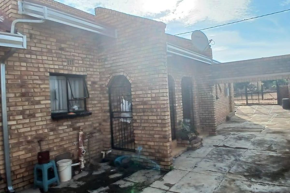 Soshanguve Delight: 3 Beds & Extra Rooms for Your Needs - Photo 2