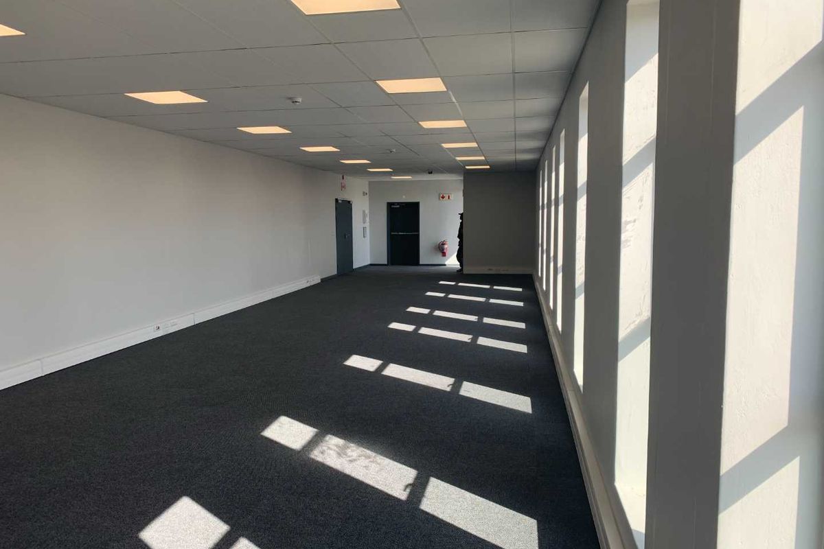 Modern Industrial Complex: Secure, Spacious, and Well-Equipped - Photo 4