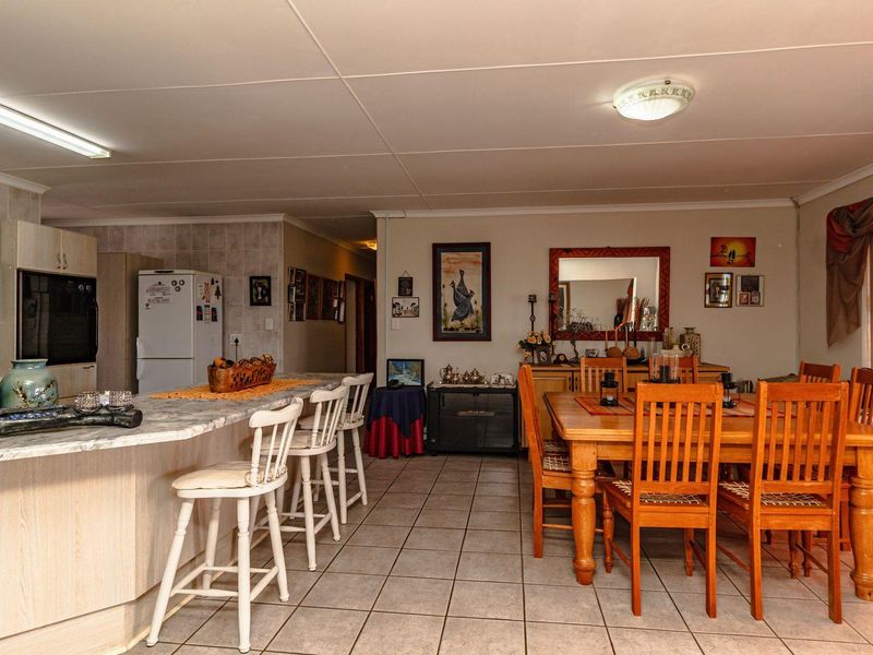 Impeccable condition: Move-in ready Townhouse awaits - Photo 10