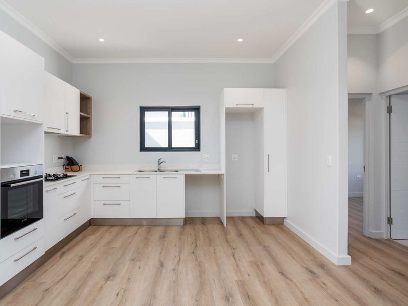 Sophisticated Two-Bedroom Home in Val de Vie Evergreen - Photo 6