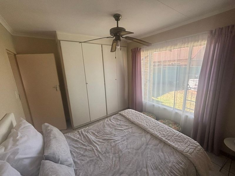 Townhouse for Sale in Secure Complex in Garsfontein. - Photo 9