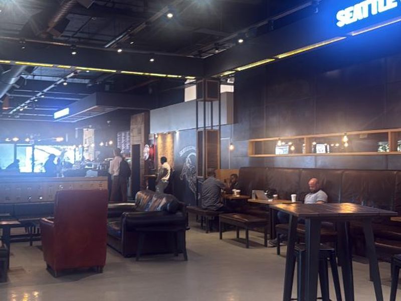 beautifully fitted out 950m2 office to let in the Towers - Photo 6