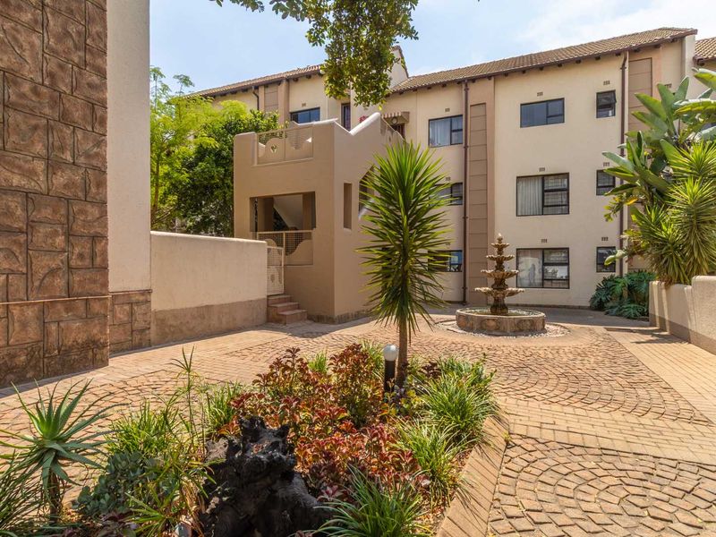 3 bedroom apartment in the leafy heart of Paulshof - Photo 6