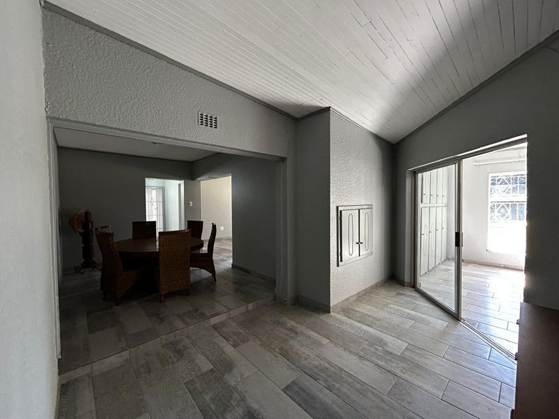 Stunning 4 bed home - Photo 2