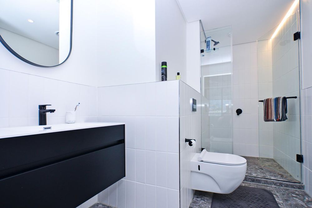 2nd bedroom en-suite with Shower