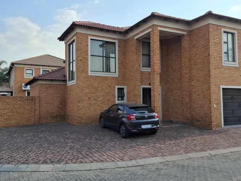 Spacious Double-Storey Home in New Market Park Awaits You! - Photo 1
