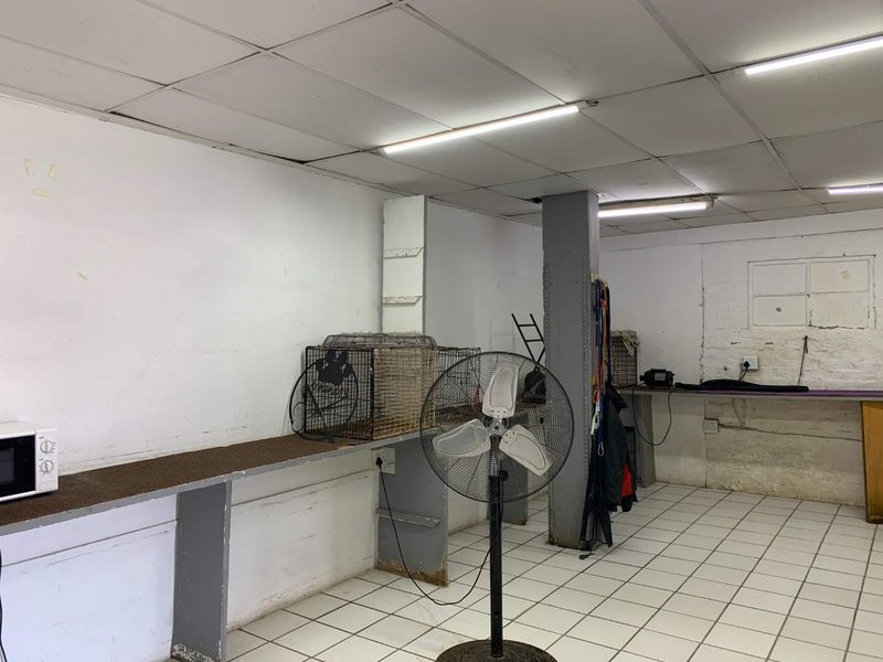 Versatile Kuilsriver Unit: Reception, Work, or Storage - Photo 5