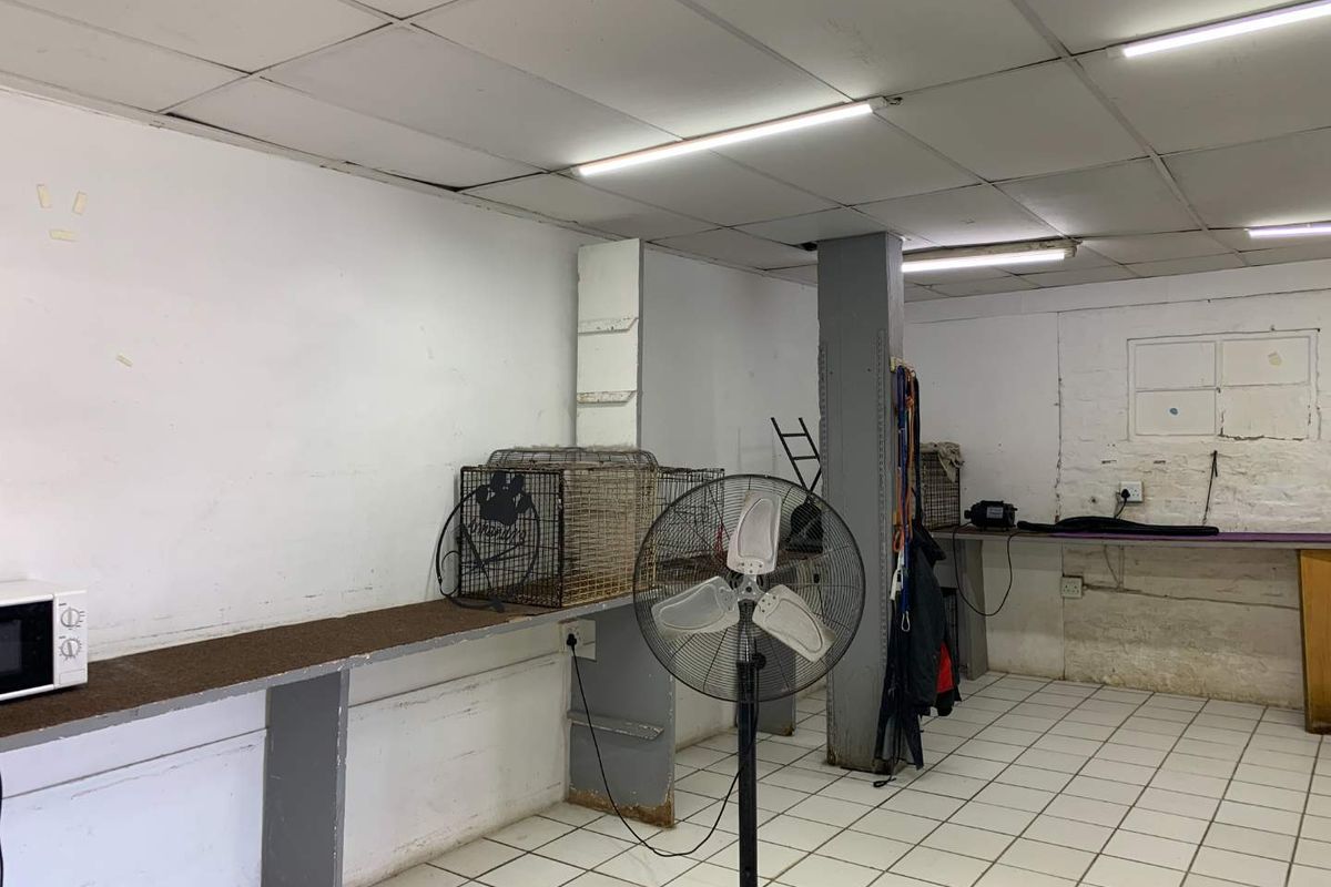 Versatile Kuilsriver Unit: Reception, Work, or Storage - Photo 5