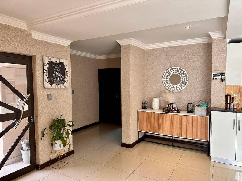 LUXURY, COMFORT AND VERSATILITY ALL IN ONE!!! - Photo 8