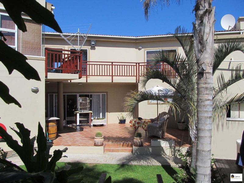 LUXURY DOUBLE STOREY HOUSE NEAR THE BEACH - Photo 5