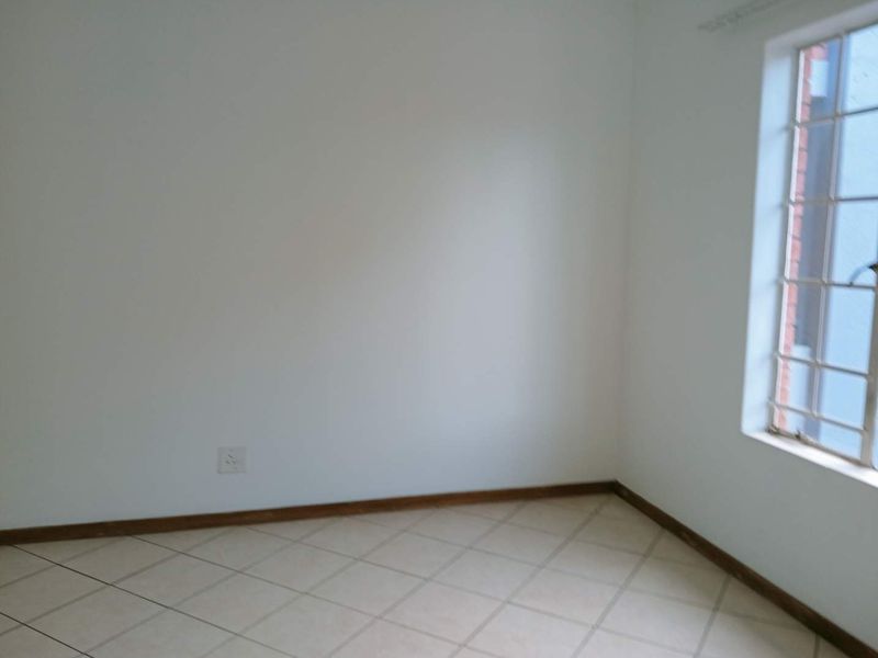 Spacious Top Corner Unit For Sale - Photo 10