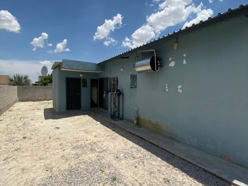 For Sale :🏡 3 Bedroom House in 📍ONDANGWA(Close to the Fire Brigade) - Photo 2