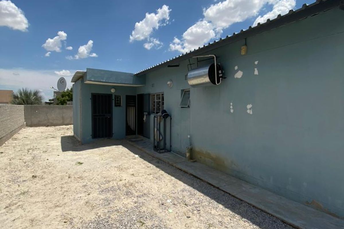 For Sale :🏡 3 Bedroom House in 📍ONDANGWA(Close to the Fire Brigade) - Photo 2