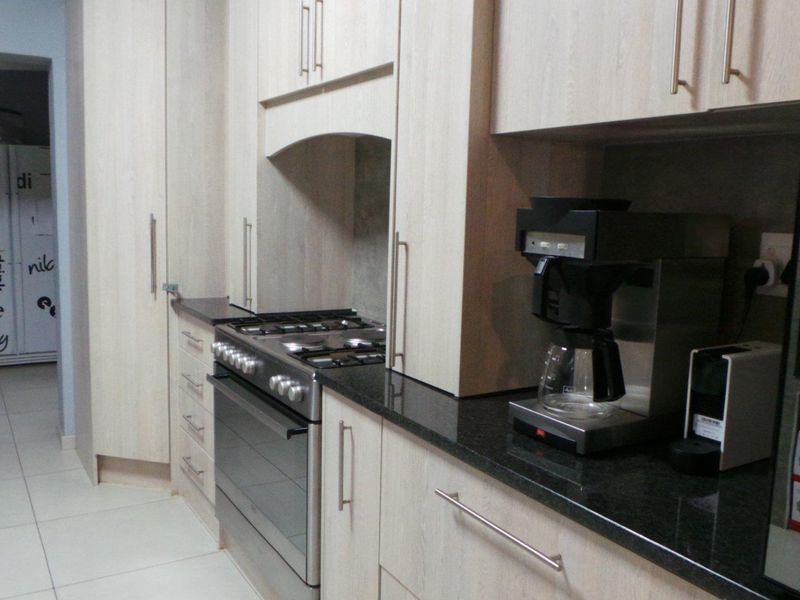 The GUEST HOUSE life - Photo 2