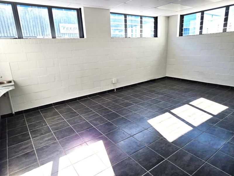 Newly Refurbished Warehouse in Tokai - Photo 5