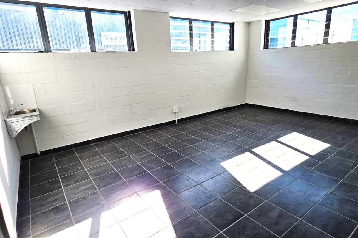 Newly Refurbished Warehouse in Tokai - Photo 5