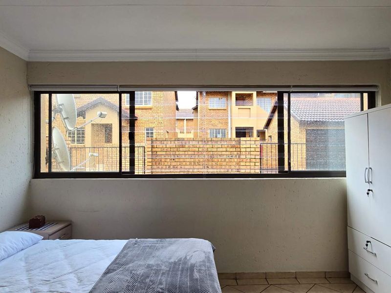 Modern 3 Bedroom First-Floor Lock-Up-and-Go in The Wilds Estate - Photo 7