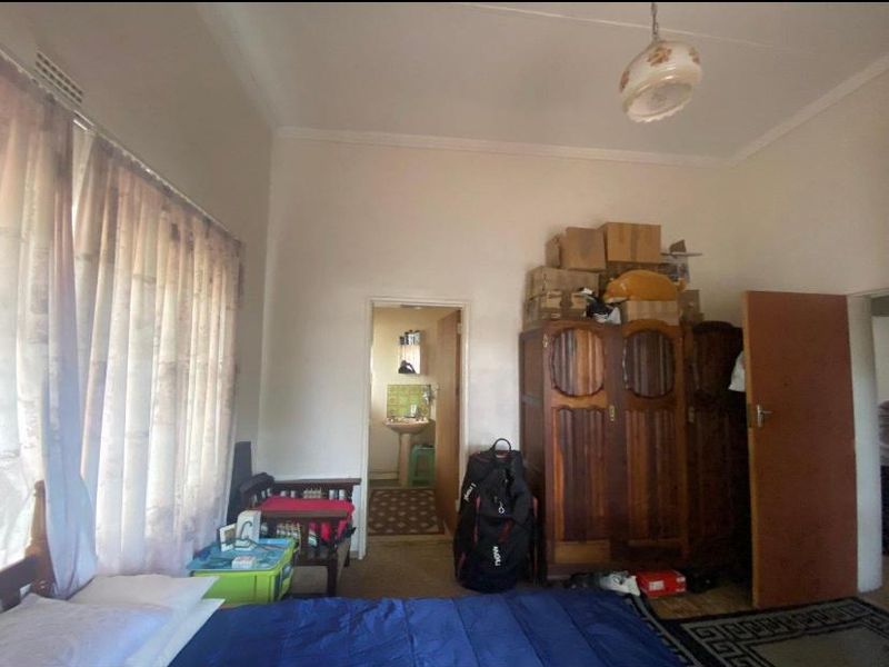 Charming Family Home in Desirable Beaconsfield - Photo 4