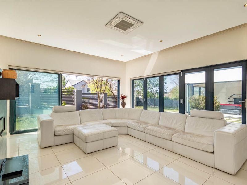 Ultra Morden enormous house available for sale - Photo 9