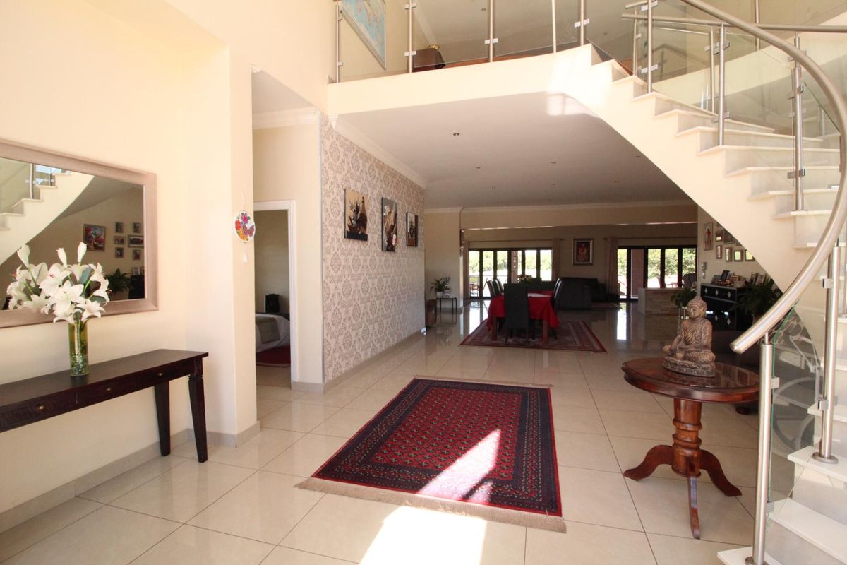 Luxury Fairway Living with Exceptional Views - Photo 3