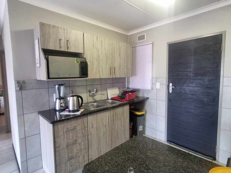 Spacious 2-Bedroom Apartment in a Perfectly Managed Estate - Photo 3