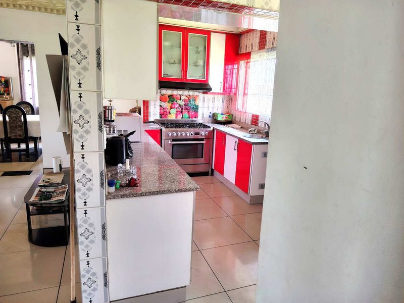 Diamond in the Rough in Sought-After Mackenzie Park, Benoni,3 Bedroom , 1 Bathroom on large stand. - Photo 9