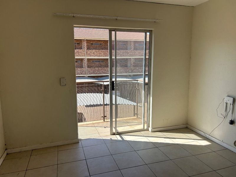 2 Bedroom Apartment in Lotus gardens - Photo 3