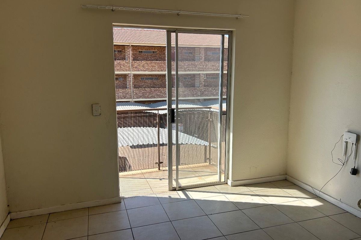 2 Bedroom Apartment in Lotus gardens - Photo 3