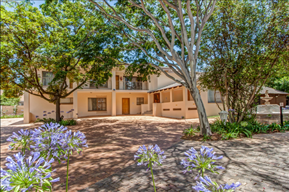 Two big properties combined into one Guesthouse! - Photo 2