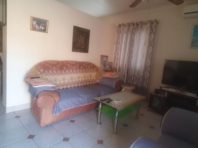 4-Bedroom Home with Double Garage &amp; Large Yard - Photo 4