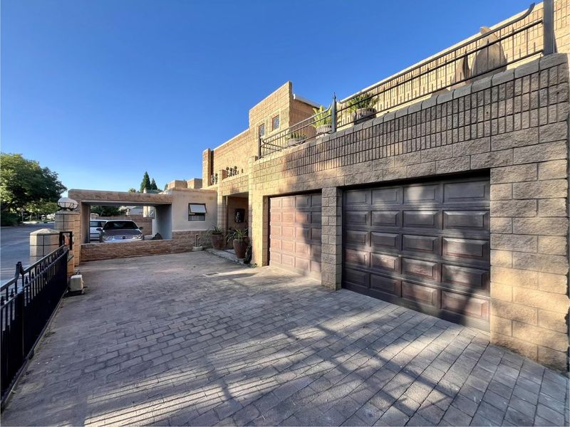 Stunning Fairway-Facing Home for Rent in Centurion Golf Estate - Photo 3