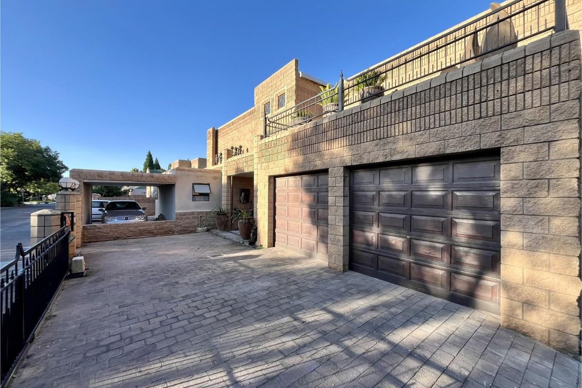 Stunning Fairway-Facing Home for Rent in Centurion Golf Estate - Photo 3