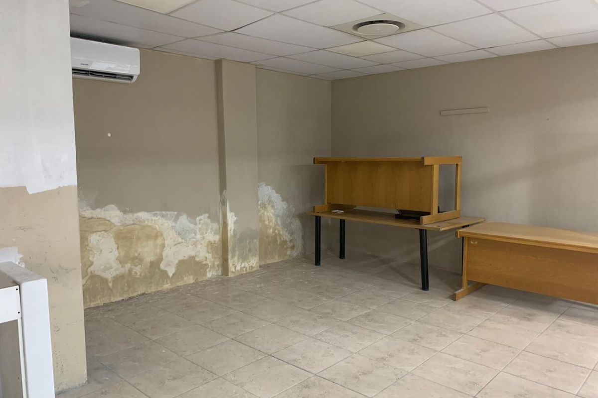 Lease Stylish Retail/Office Units with Glass Fronts & Tiled Floors - Photo 4