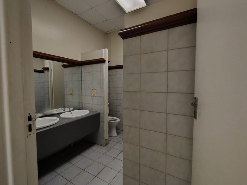 Durban CBD Ground Floor Retail to Let - Photo 3