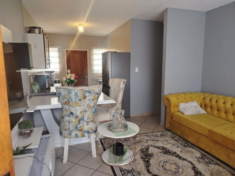 A  SPACIOUS GROUND FLOOR APARTMENT - Photo 3