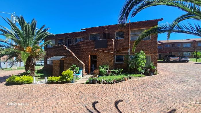 Property #2369755, Apartment Sold in Buccleuch