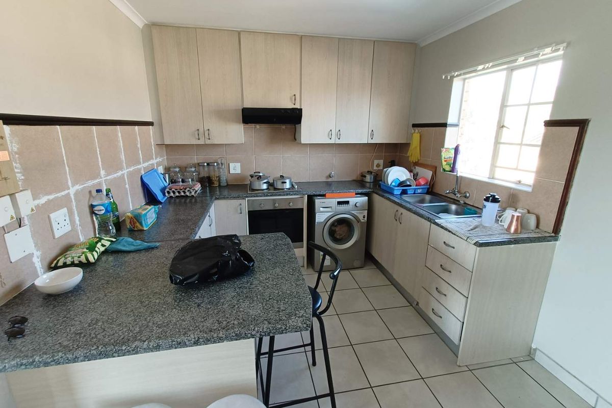 BEAUTIFUL THIRD FLOOR APARTMENT FOR SALE!!!!!! - Photo 4