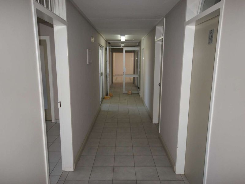 Spacious Office Accommodation - Photo 5