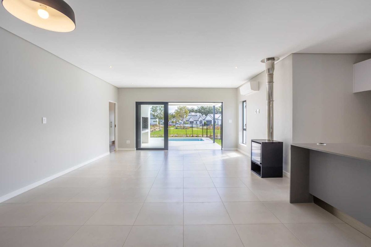 Unfurnished Family Home Available to Rent on Val de Vie Estate - Photo 2