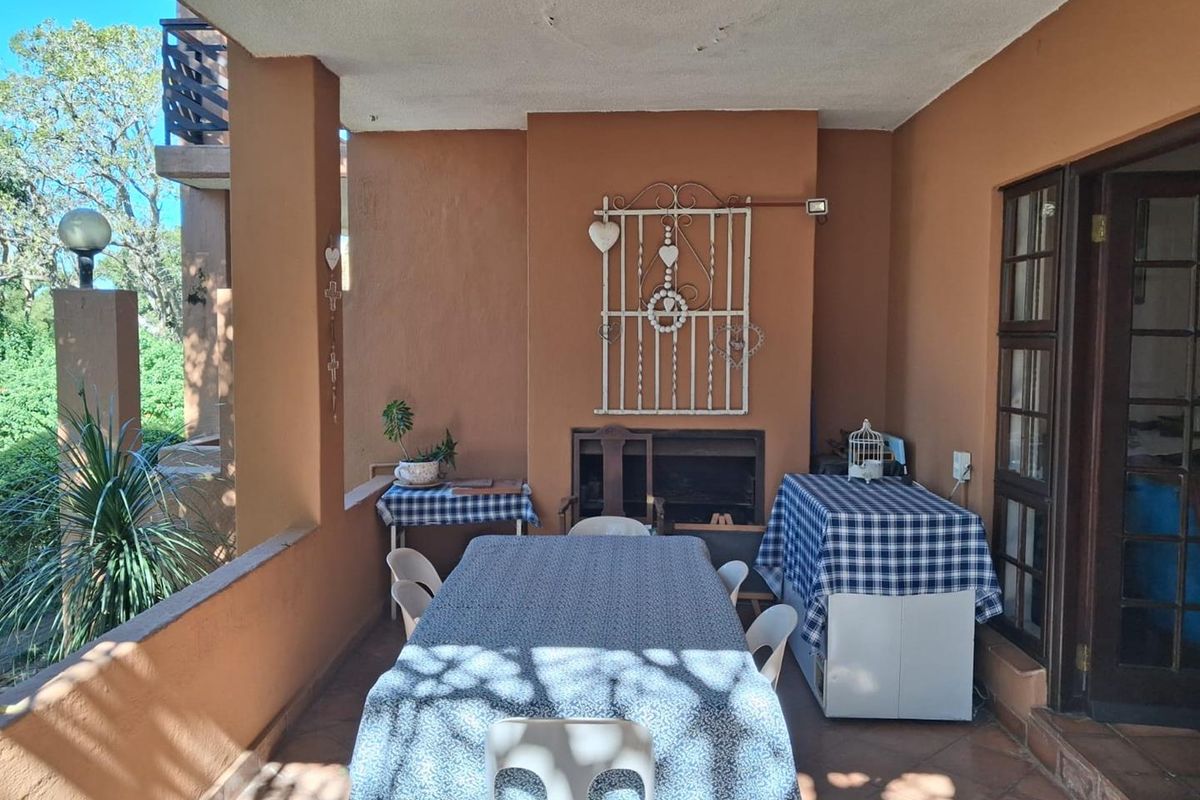 Three-bedroom sectional title in Hoogland estate for sale. - Photo 3