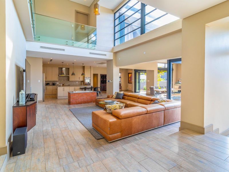 Modern Five Bedroom Home For Rental In Waterfall Country Estate. - Photo 7
