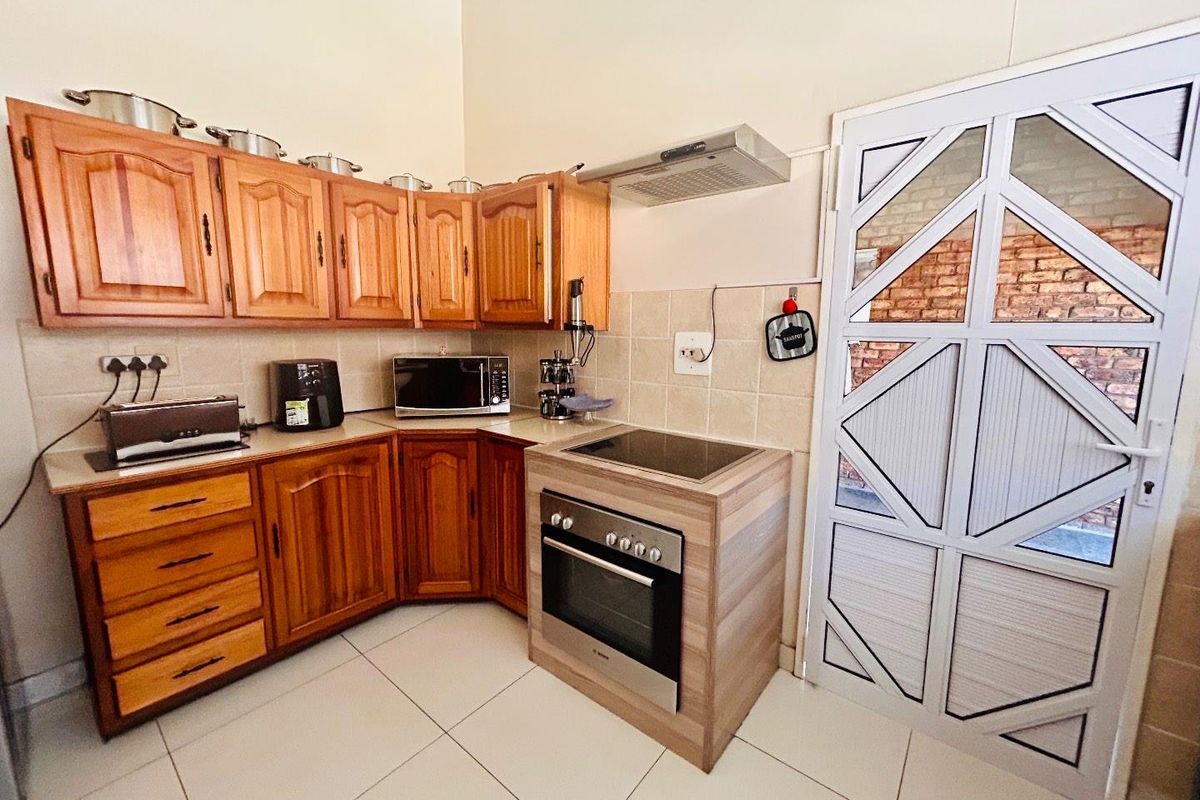 Beautiful newly renovated Townhouse for sale in the Centre of vryheid - Photo 3