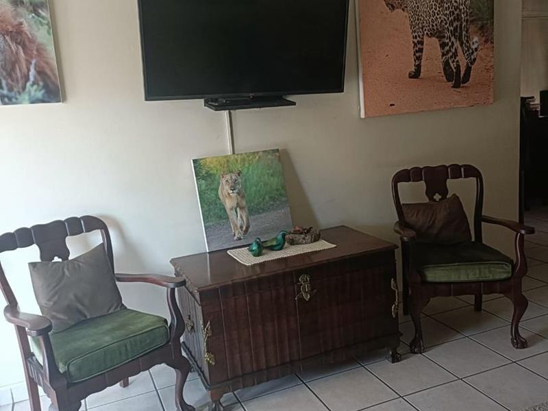 Modern Stunning Gem, 2 Bedroom Townhouse available - Photo 6