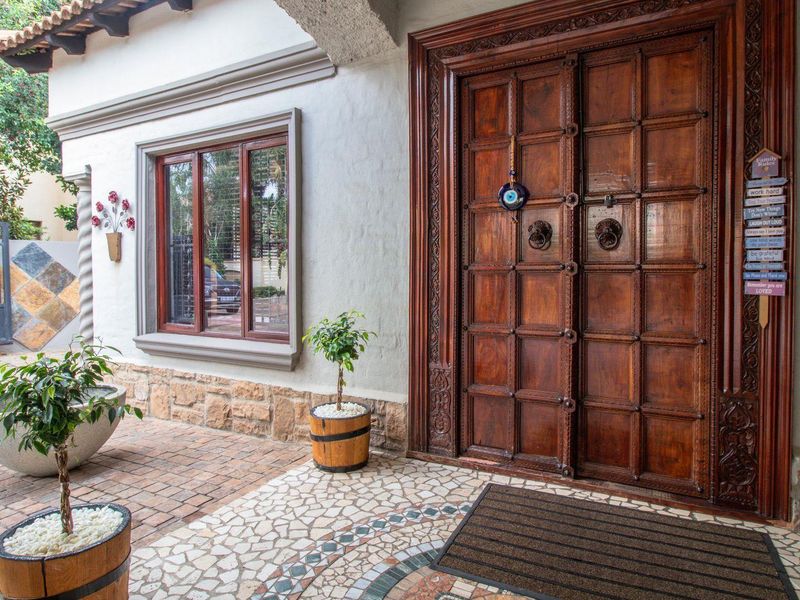 Gorgeous 3 Bedroom Home in Montebello Complex in Estate In Lakefield - Photo 2