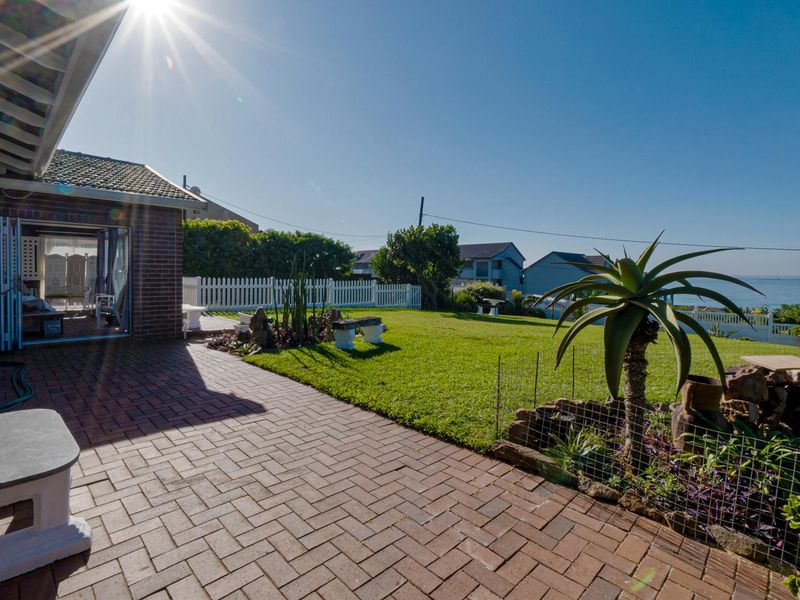 Magical ocean views in a modern home - Photo 5