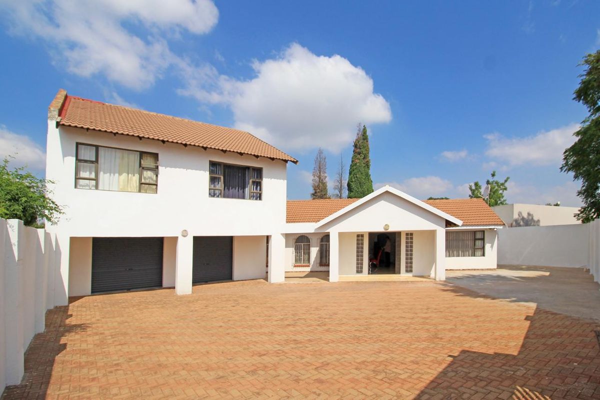 Beautiful 4 Bedroom Family Home - Photo 2